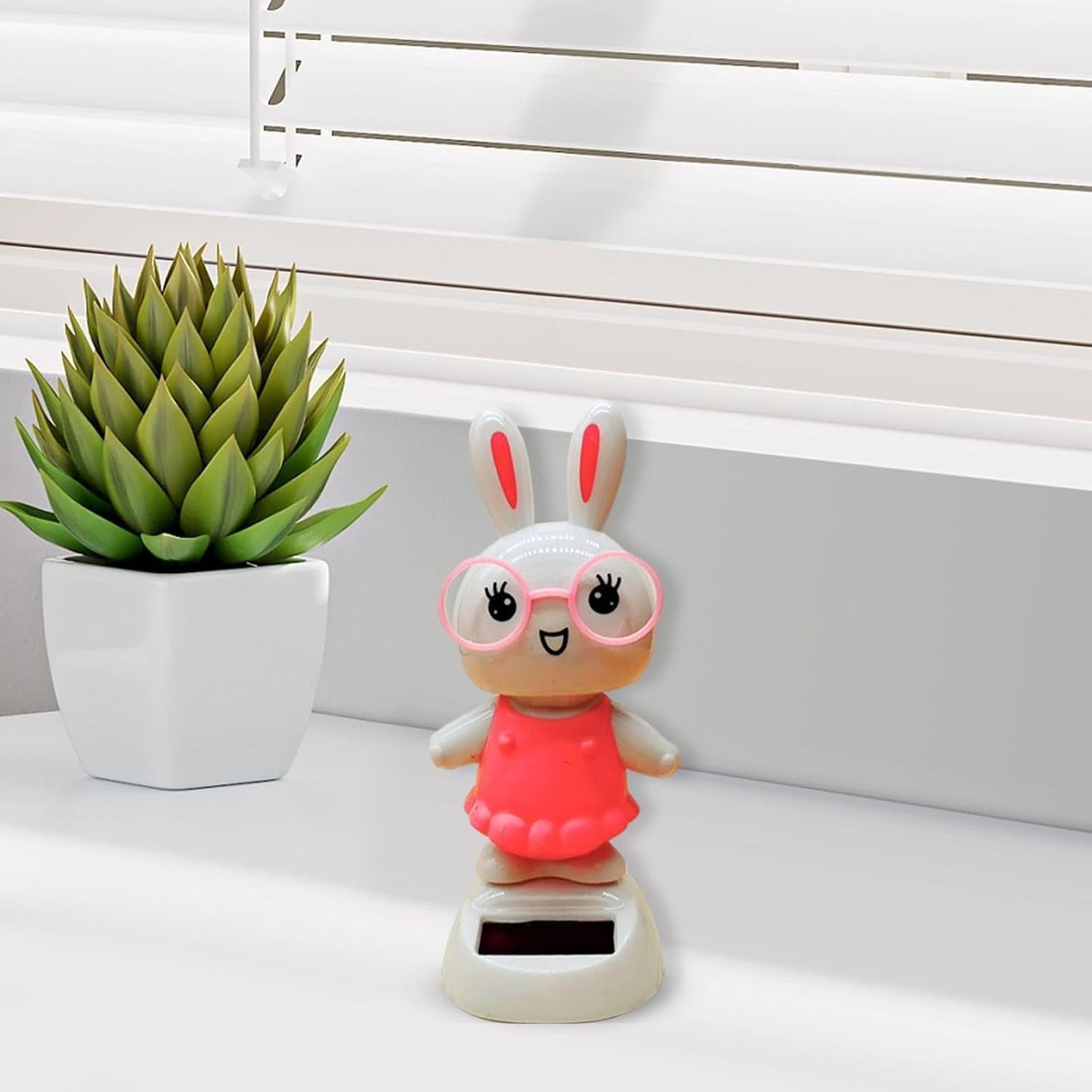 Easter Bunny Decoration, Solar Powered Dancing Rabbit, Car Dashboard Decorations, Versatile Shaking Head Dancing Toy Bunny Figurines for Desk Decor Car Home Gift for Men and Women Learning Education