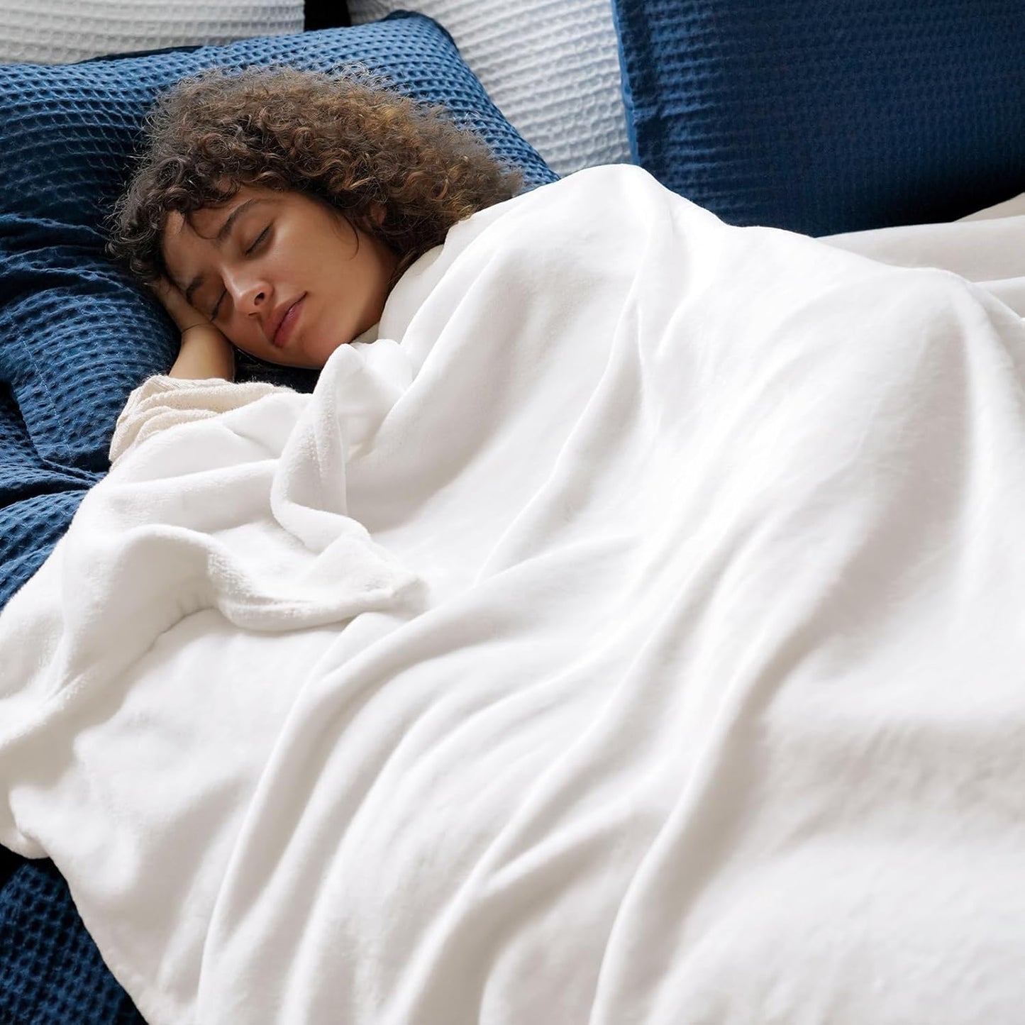 PHF Ultra Soft Fleece Blanket Twin Size, No Shed No Pilling Luxury Plush Cozy 300GSM Lightweight Blanket for Bed, Couch, Chair, Sofa Suitable for All Season, 66" x 90", White