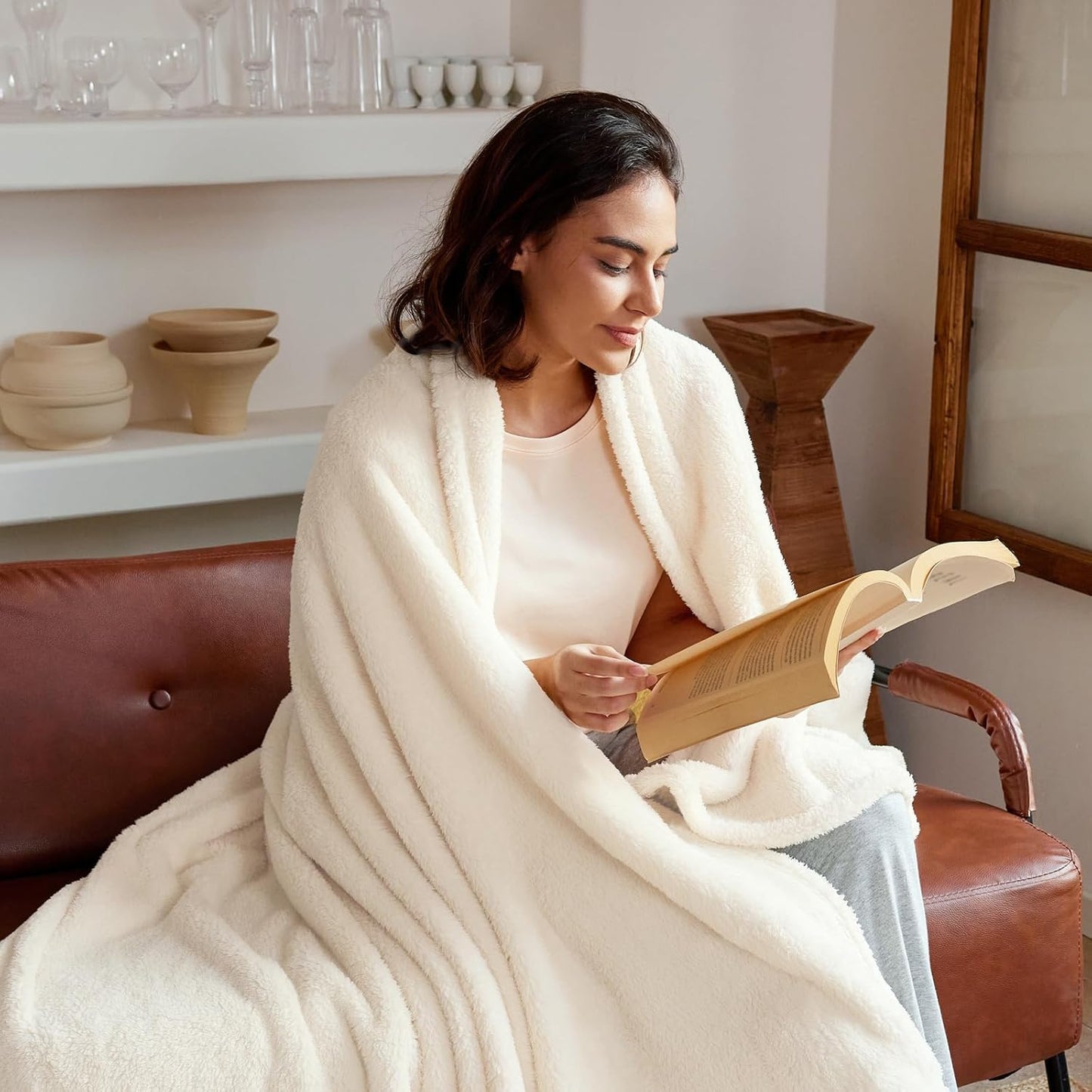 Exclusivo Mezcla Queen Size Flannel Fleece Blanket, Super Soft Velvet Plush Bed Blanket, Fuzzy Cozy and Warm for All Seasons, 90x90 Inches, Ivory