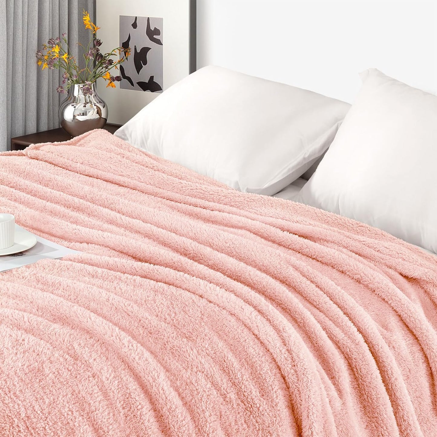 Exclusivo Mezcla Fleece Blanket for Couch, Soft and Cozy Queen Blankets for Women Men Girls Kids, Suitable for All Seasons, Light Pink, 90x90 Inches