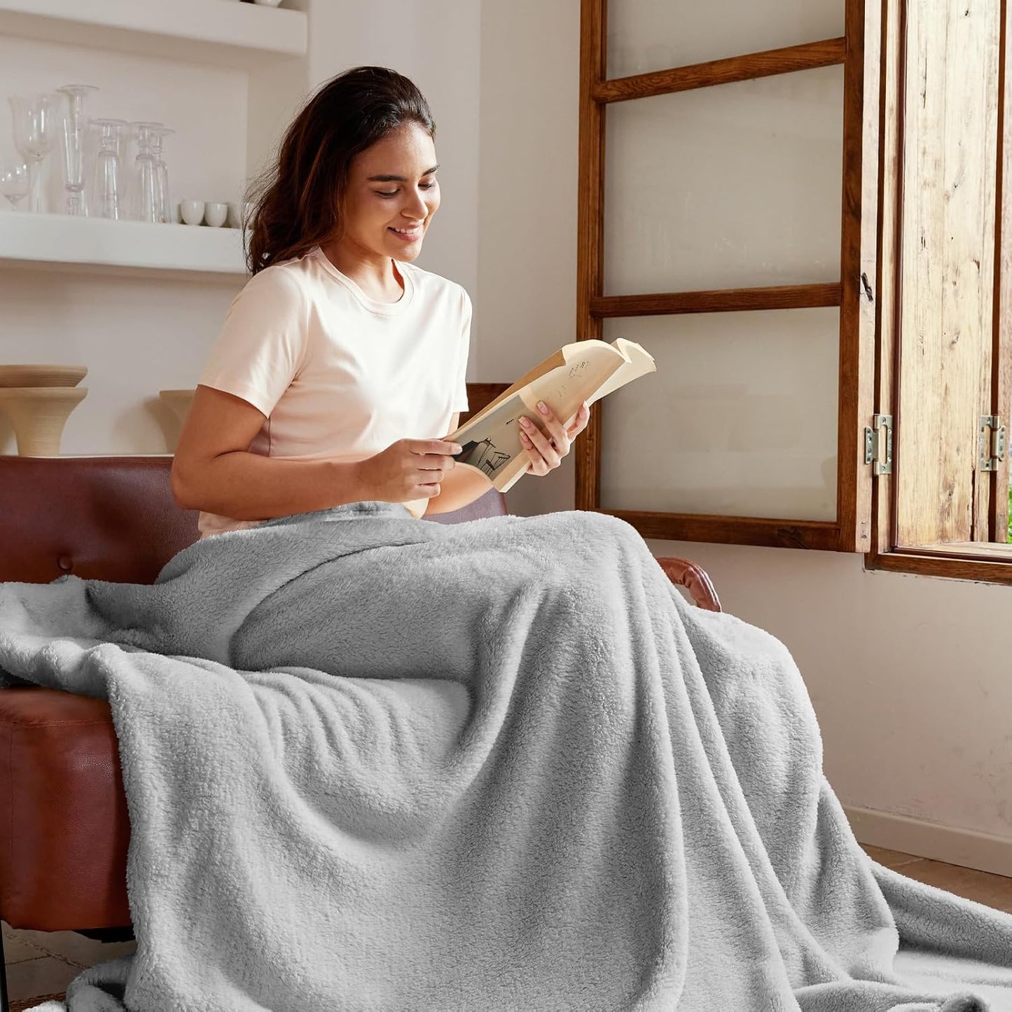 Exclusivo Mezcla Twin Size Flannel Fleece Blanket, Super Soft Velvet Plush Bed Blanket, Fuzzy Cozy and Warm for All Seasons, 60x80 Inches, Light Grey