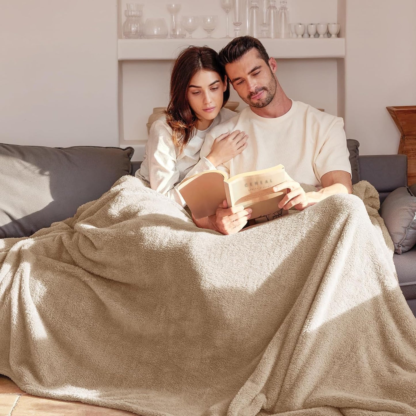 Exclusivo Mezcla Twin Size Flannel Fleece Blanket, Super Soft Velvet Plush Bed Blanket, Fuzzy Cozy and Warm for All Seasons, 60x80 Inches, Camel